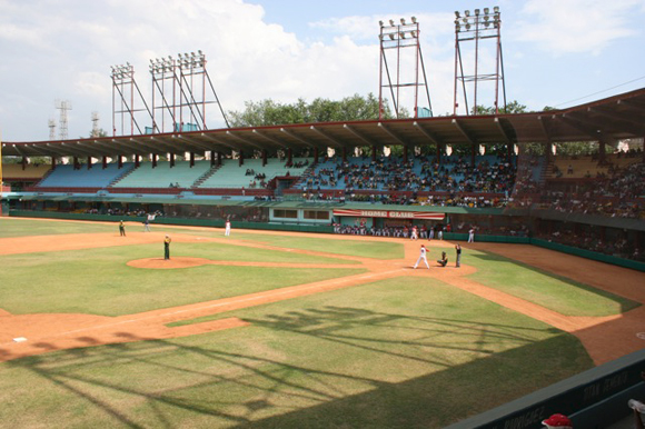 Estadio Guillermon Moncada (Santiago de Cuba)
